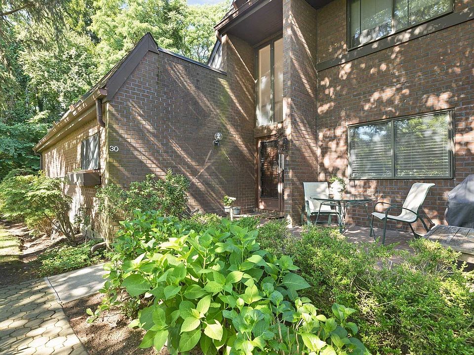 1st image of 30 Acorn Ponds Dr