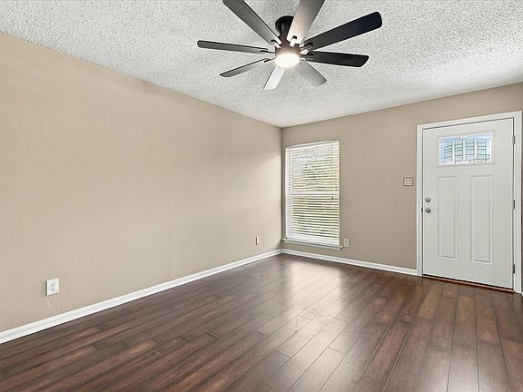 4th image of 2905 Regal Rd