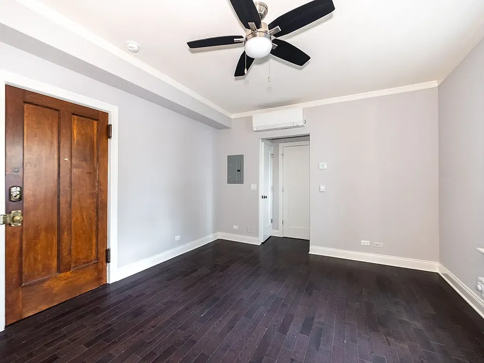 600 W Wrightwood Ave #211