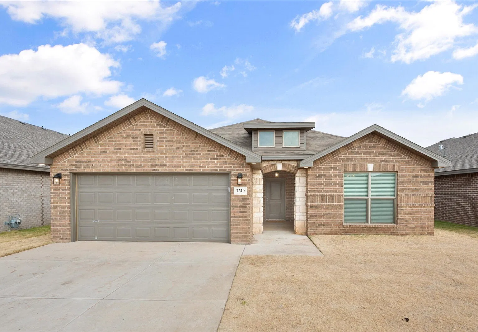 4 bed, 2.0 bath, 2088 sqft, $2,400 — Photo 1