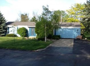 696 Leveque Cir, Carleton, MI 48117