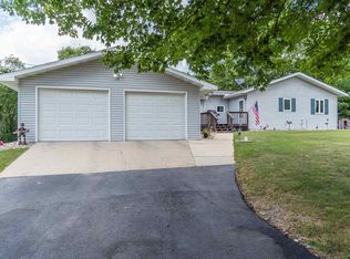 S3083 Rosey Ln, Baraboo, WI 53913