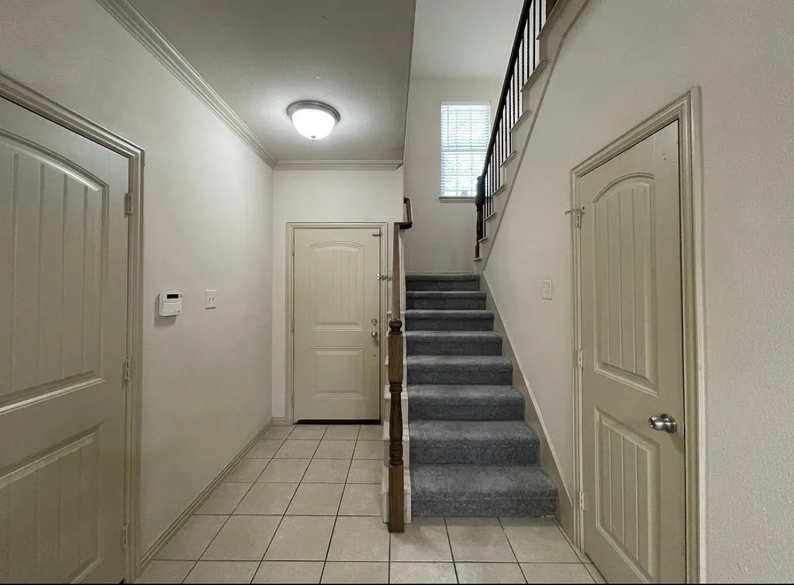 4 bed, 1700 sqft, $2,500 — Photo 4