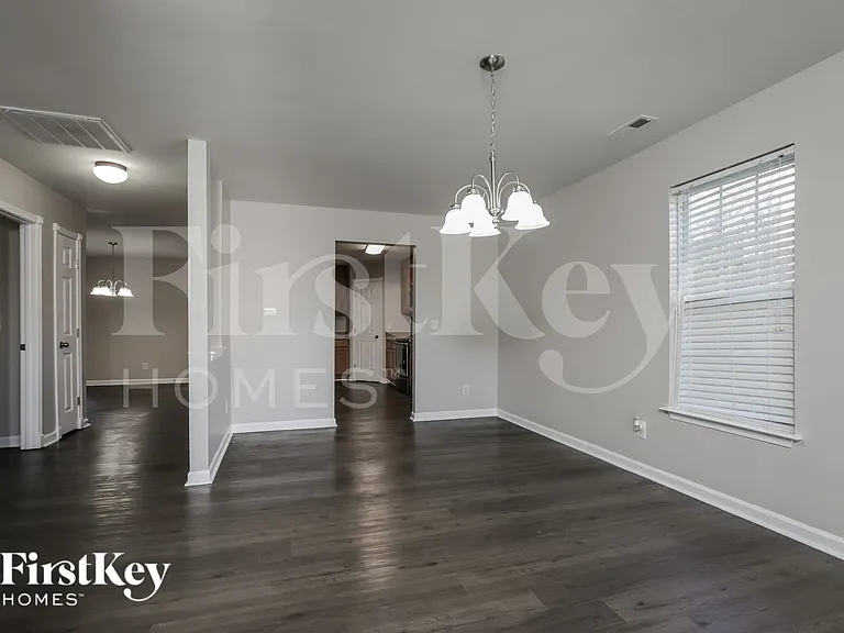 612 Brassfield Dr — Photo 4