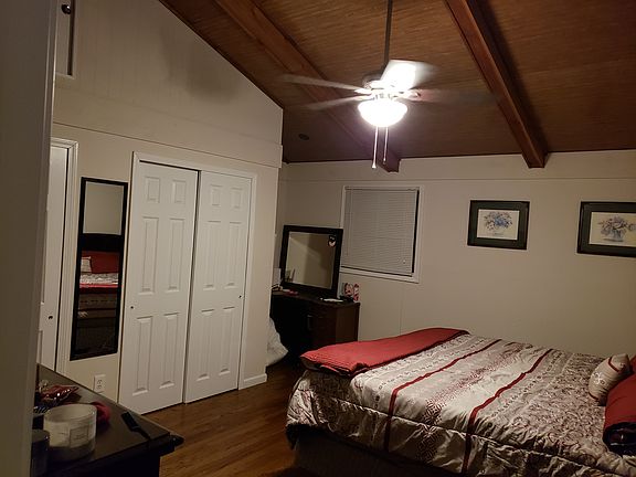 5th image of 1060 Flora Ln