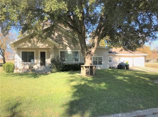 306 E Gillis Ave, Cameron, TX 76520