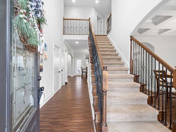 3rd image of 3581 Aurora Dr
