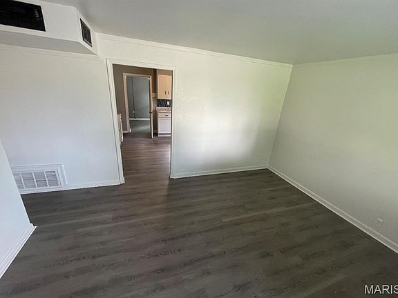 3rd image of 740 Saint Martin Dr