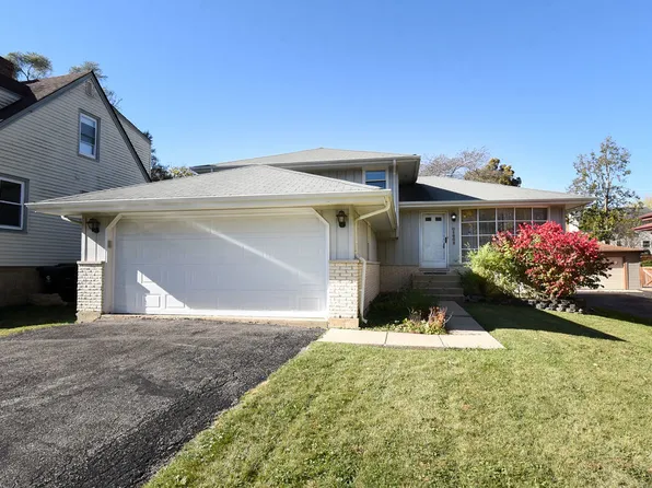 0S602 East St, Winfield, IL 60190