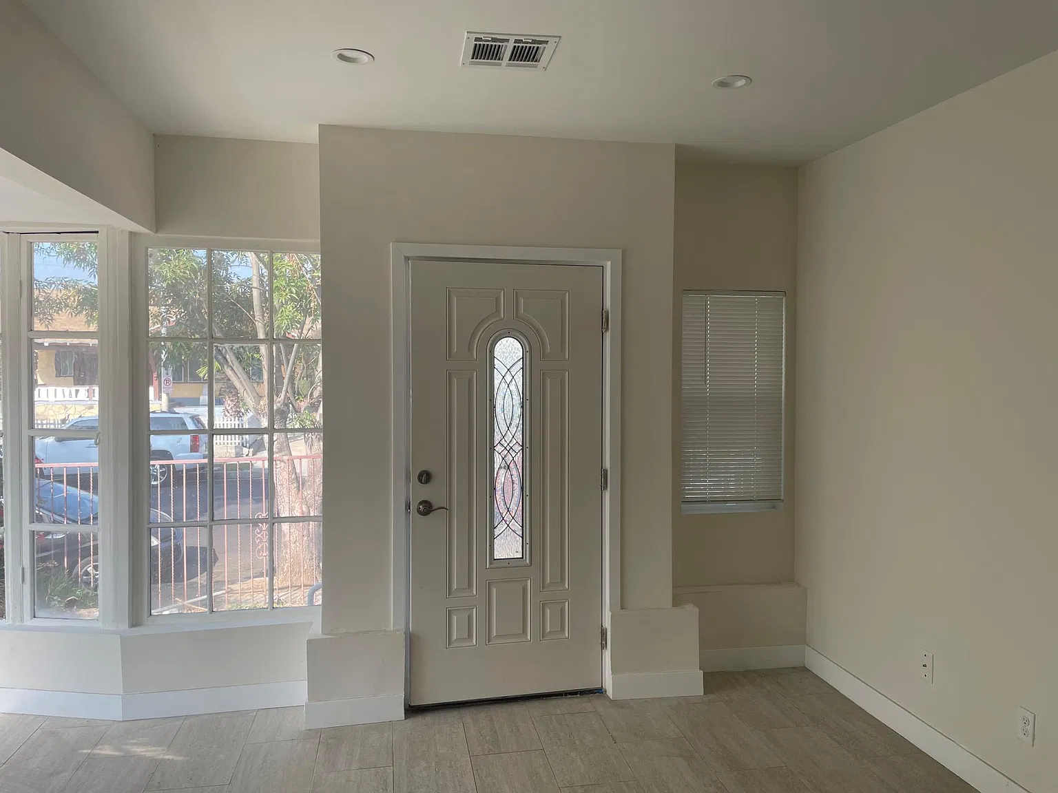 5 bed, 2.5 bath, $3,995 — Photo 2