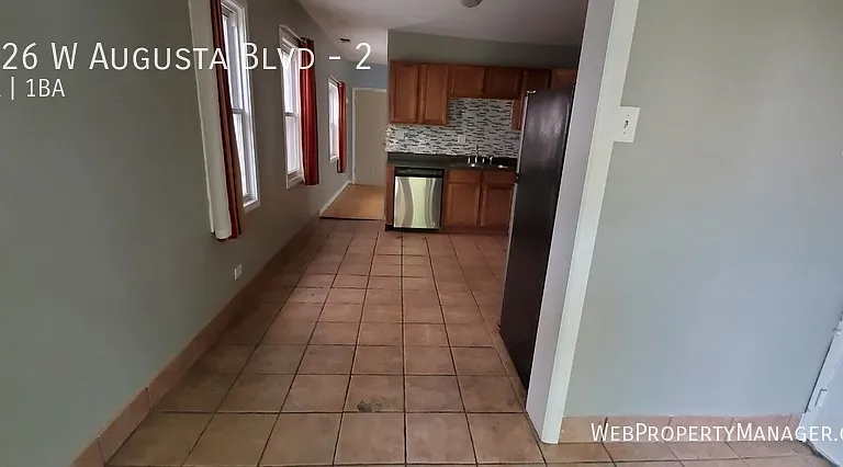 1526 W Augusta Blvd #2 — Photo 3