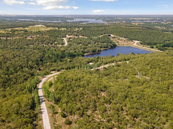 536 Creekside Dr, Bowie, TX 76230