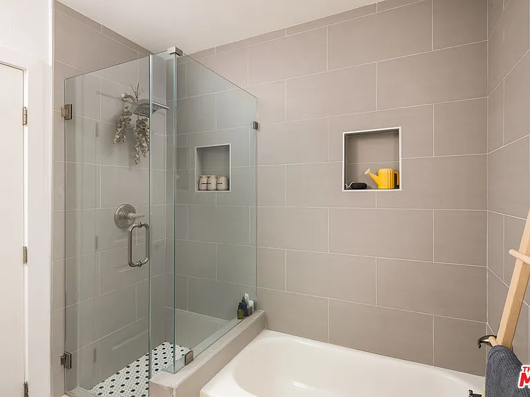 4540 Catalpa St — Photo 19