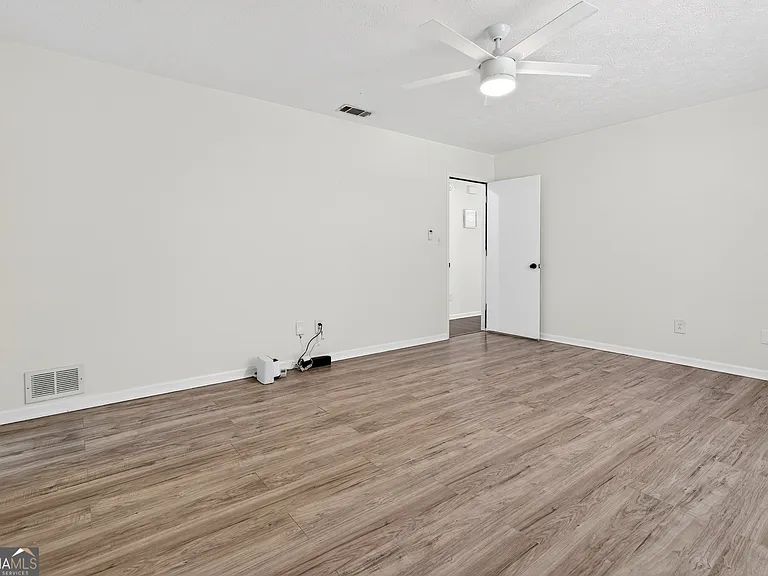 11525 Matthews Trl — Photo 16