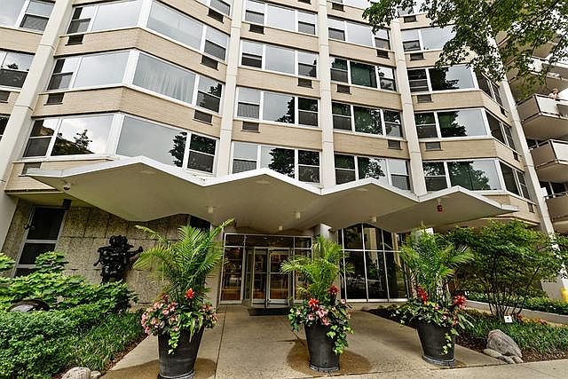 1st image of 555 W Cornelia Ave APT 1106