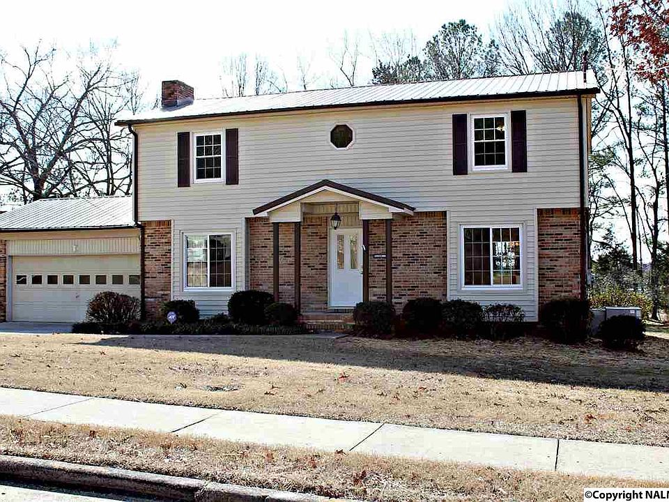 1st image of 712 Versailles Dr SE