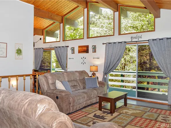 23641 Manzanita Dr, Crestline, CA 92325