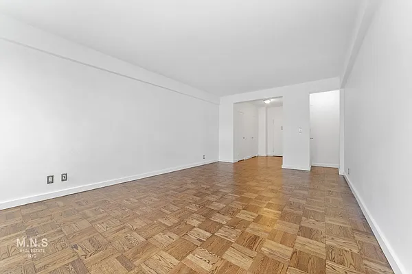 Rented by MNS | media 10