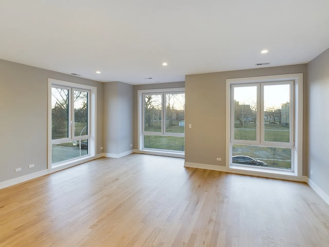 3 bed, 2000 sqft, $3,375 — Photo 3