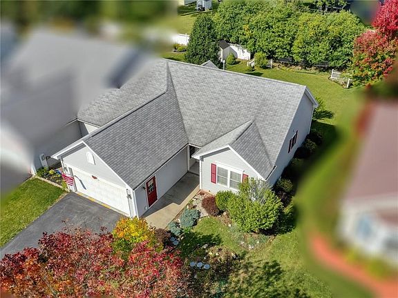 3rd image of 142 Stewart Pl