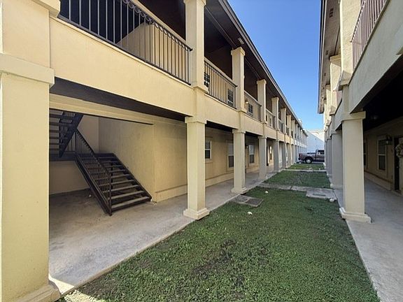 3rd image of 710 Alta Vista Dr #A117