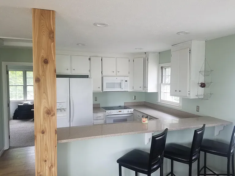 105 Yukon St — Photo 4