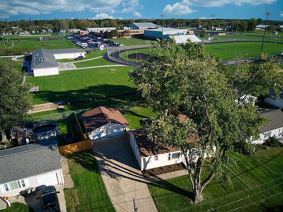 3rd image of 23 Sherry Ln