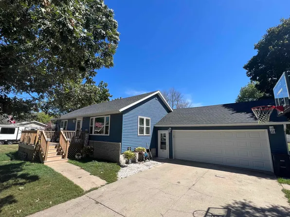 308 Day St, Parkersburg, IA 50665