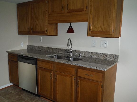 5th image of 130 Hammaker St