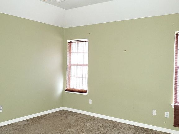 3rd image of 8635 Woodlake Dr
