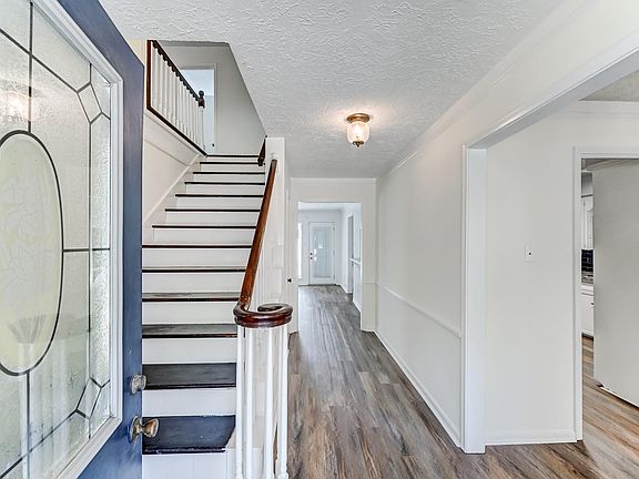 3rd image of 723 Oder Ln