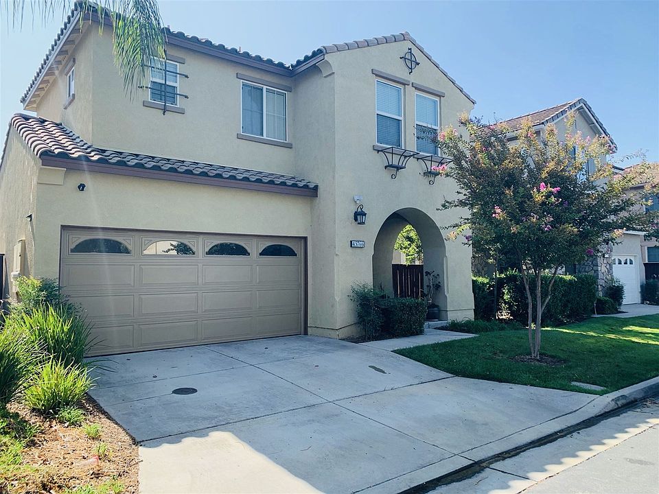 1st image of 45766 Sierra Ct