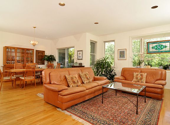 2nd image of 14 Richmond Hl