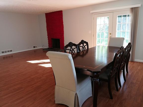 3rd image of 5856 Pameleen Ct
