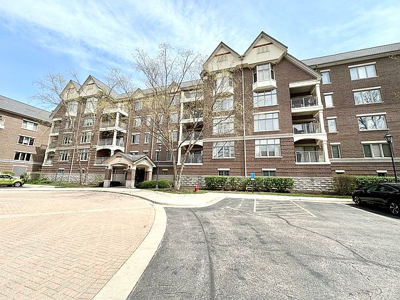2nd image of 425 Village Grn Unit 512