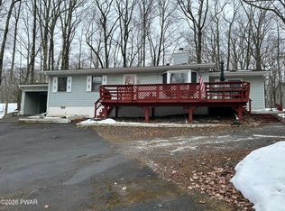 152 Eastwood Dr, Greentown, PA 18426