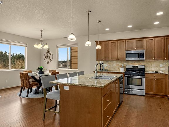 4th image of 216 NW 117th Loop