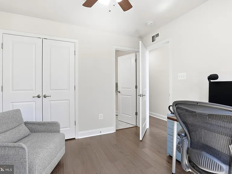 7140 Banbury Dr — Photo 22