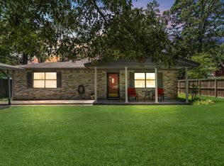 200 Commanche Dr, Onalaska, TX 77360