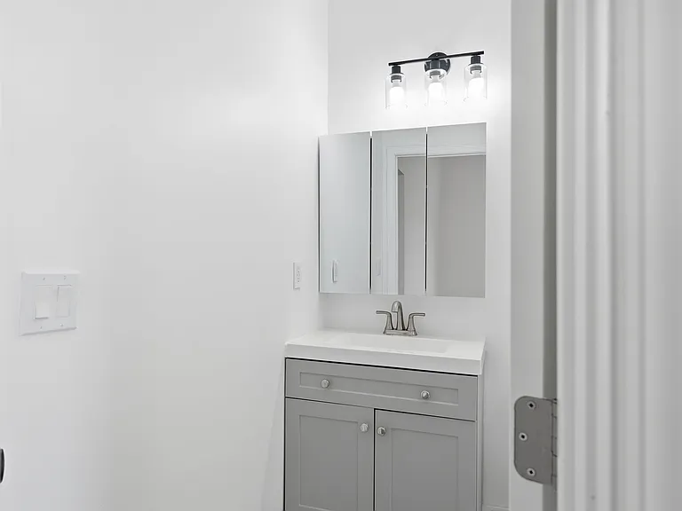 568 Hale Ave — Photo 13