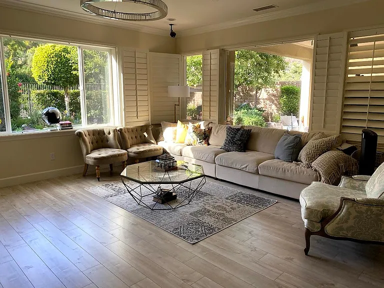 3159 E Phillips Ct — Photo 2