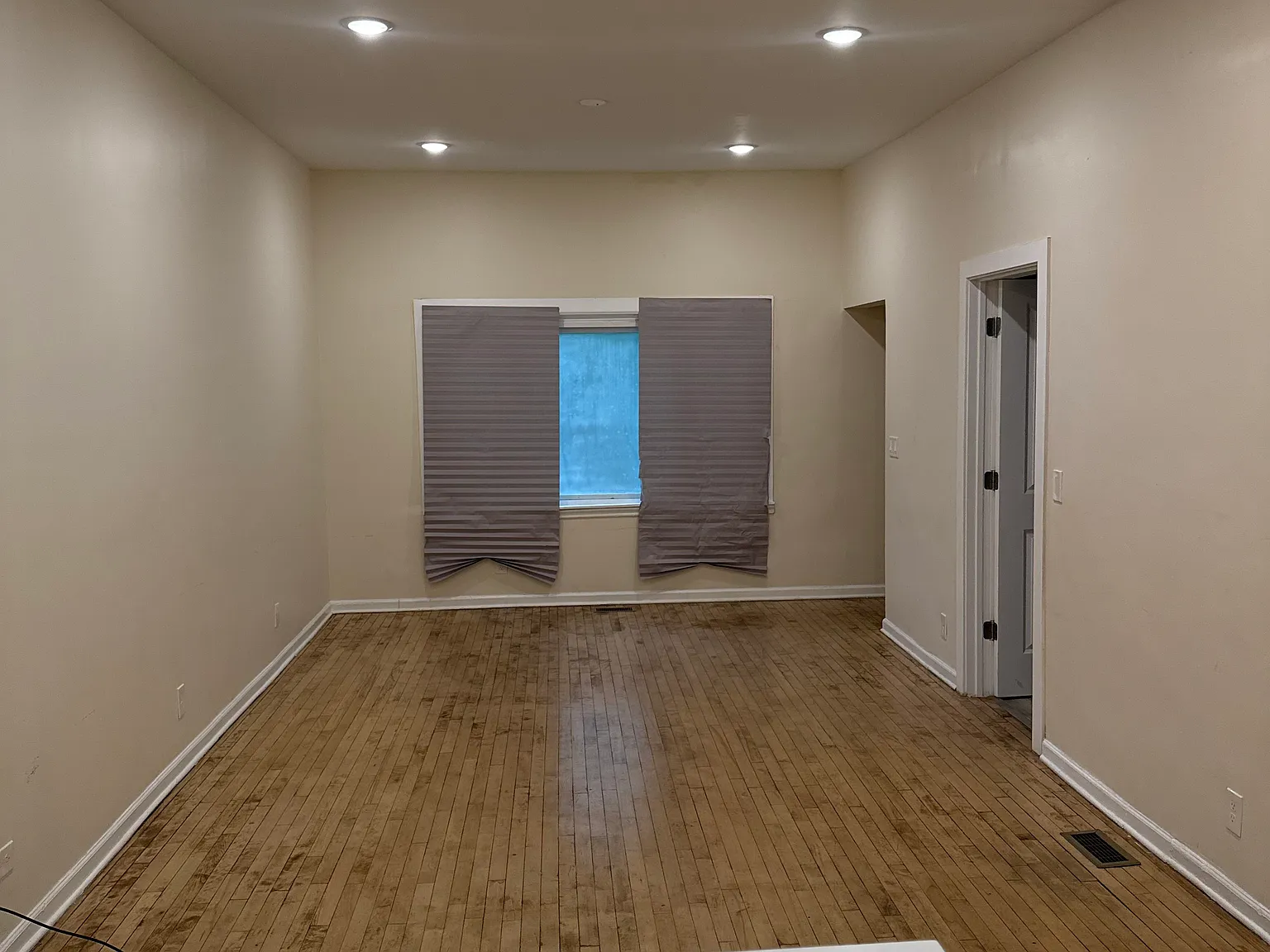 4 bed, 2000 sqft, $3,500 — Photo 2