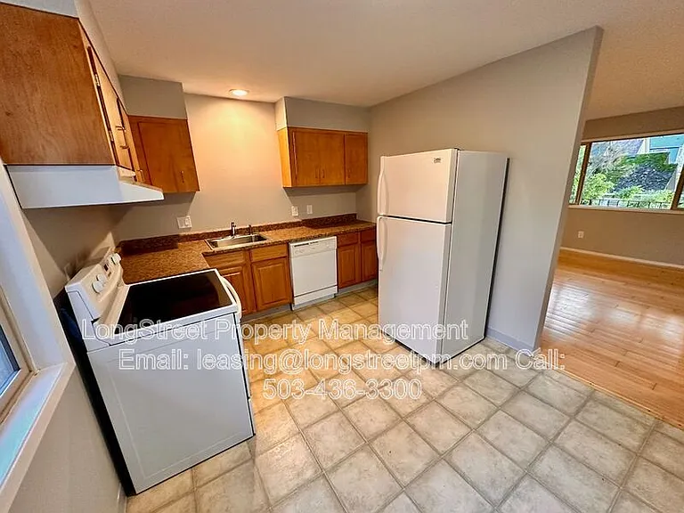121 SE 30th Pl — Photo 3
