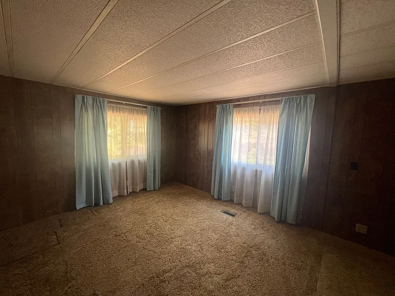 1052 SE Deep Lake Rd — Photo 13
