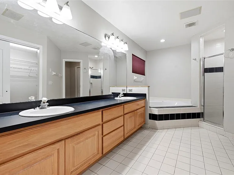 1111 SW 80th Dr — Photo 12