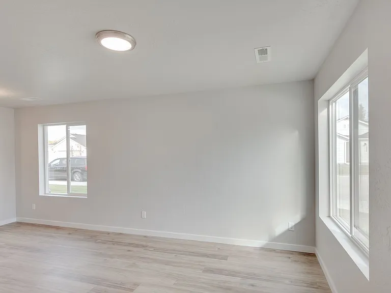 1664 S Sunseeker Ln — Photo 4