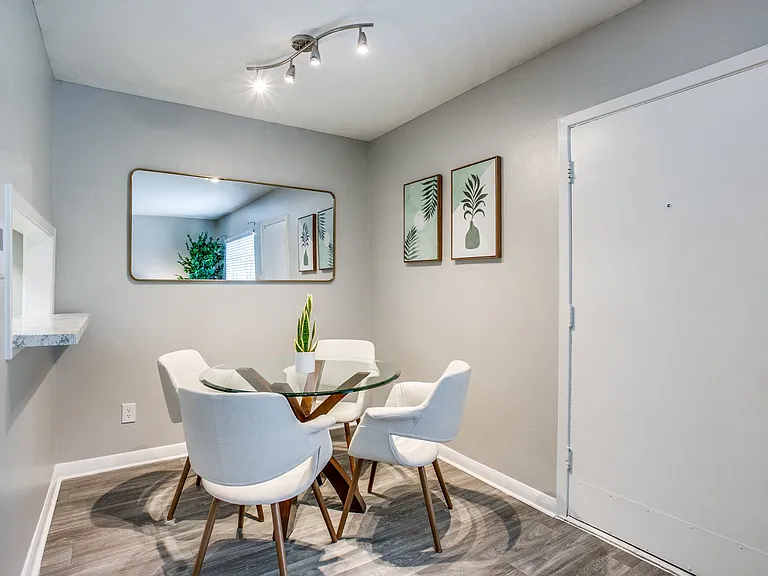Bellaire Oaks Apartments — Photo 5