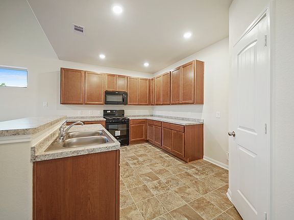 3rd image of 600 Turtle Dove Dr