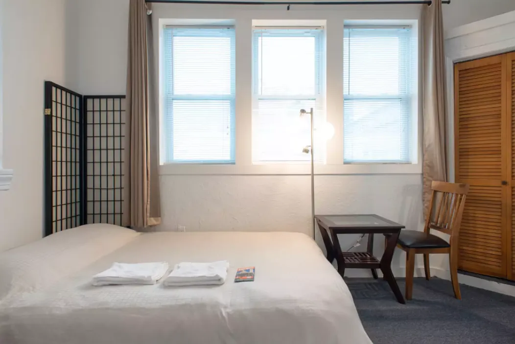 3 bed, 3000 sqft, $800 — Photo 1