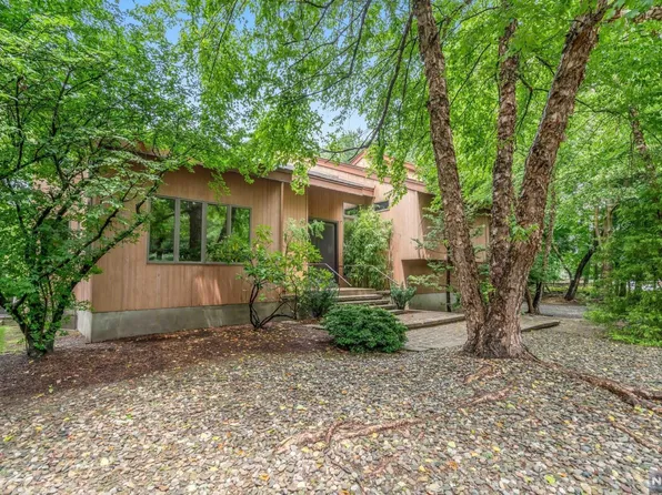 473 De Korte Dr, Franklin Lakes, NJ 07417